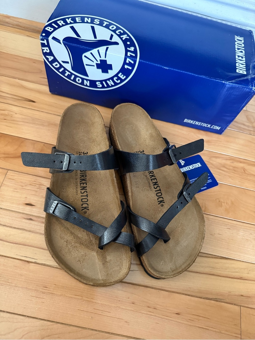 New In Box Birkenstock Mayari Graceful Licorice Shiny Black EU 38 Women7 Men’s 5